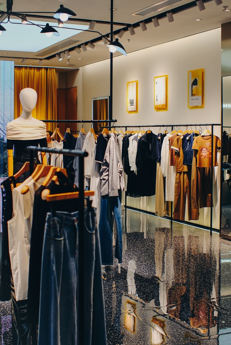 Retail & E-commerce - representative photo